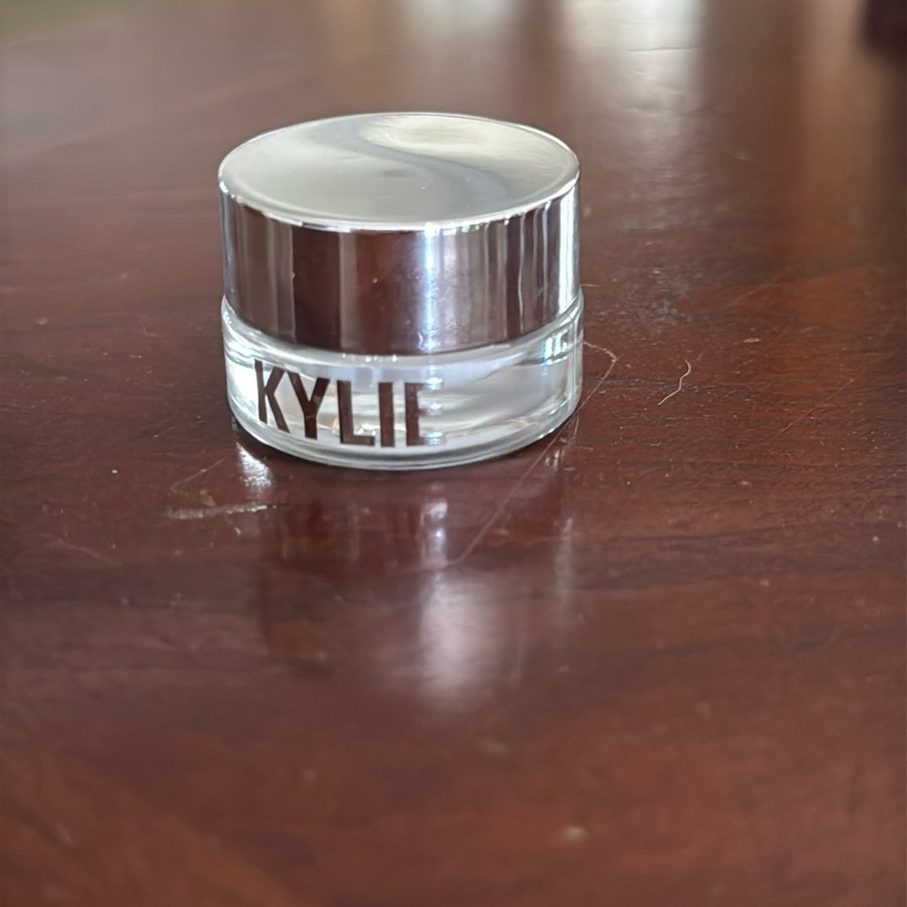 Snow Kyliner by Kylie Cosmetics NEW